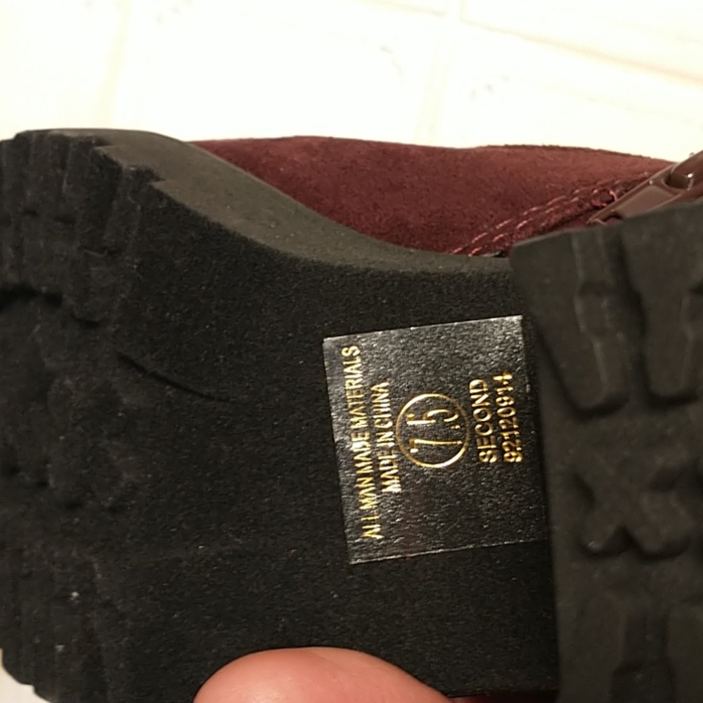 Maroon boots - Picture 4 of 4